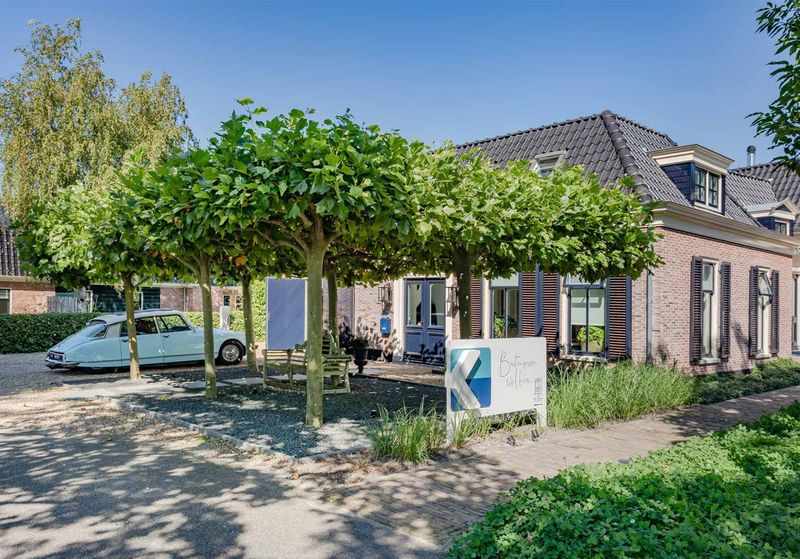 Achterzijde stolpboerderij Oostereinderweg 32 Wognum. Nu in de verkoop bij Klaver Makelaardij. Achterzijde stolpboerderij Oostereinderweg 32 Wognum. Nu in de verkoop bij Klaver Makelaardij.